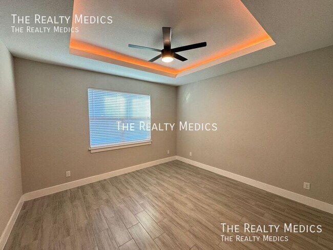 Building Photo - 304 Big Sioux Ln