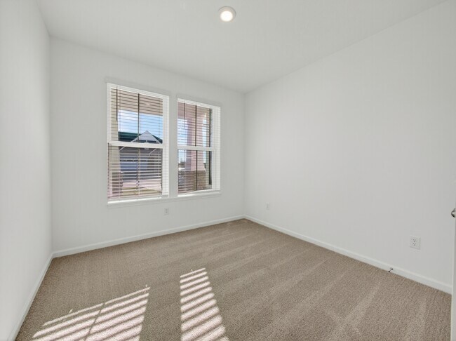 Building Photo - 268 Onset Wy