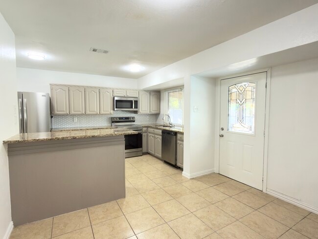 Building Photo - 302 Fair Oaks Blvd