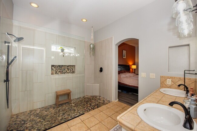 Building Photo - Spacious 3-Bedroom Oasis with Pool in Yuma...
