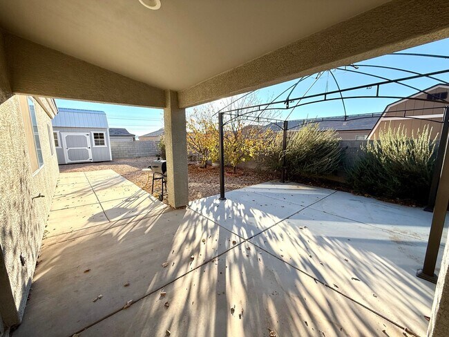 Building Photo - Beautiful 3 Bedroom with 3 Car Garage- Available Now!