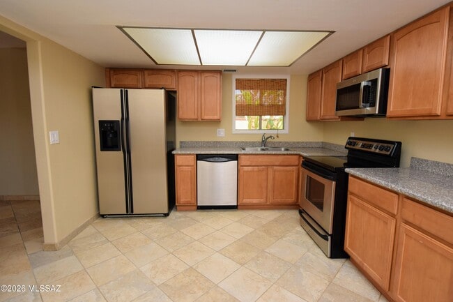 Building Photo - 814 N Crescent Ln