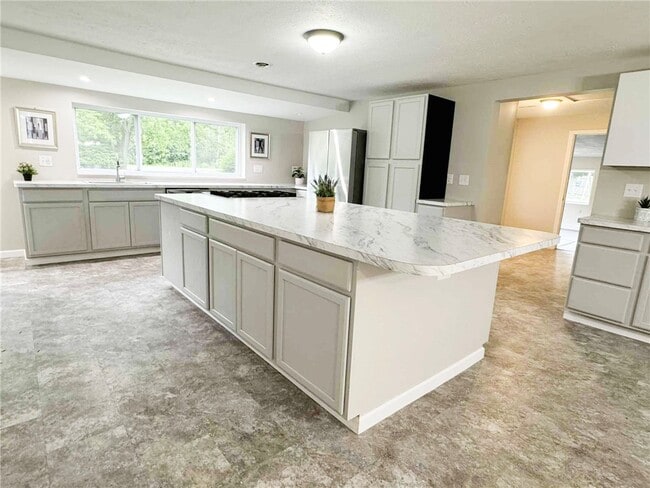 Building Photo - 861 Filkins Rd