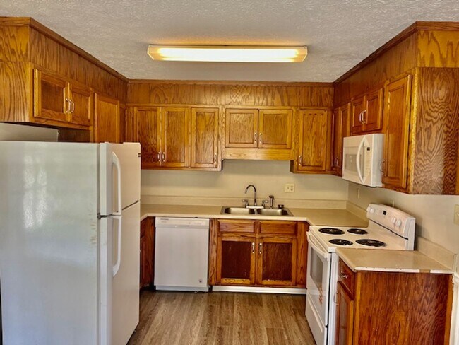 Building Photo - Baby Doe Drive #114