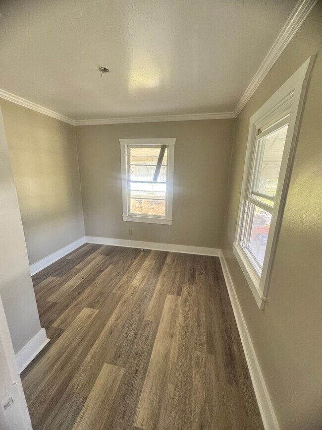 Building Photo - 3 Bed/1 Bath House