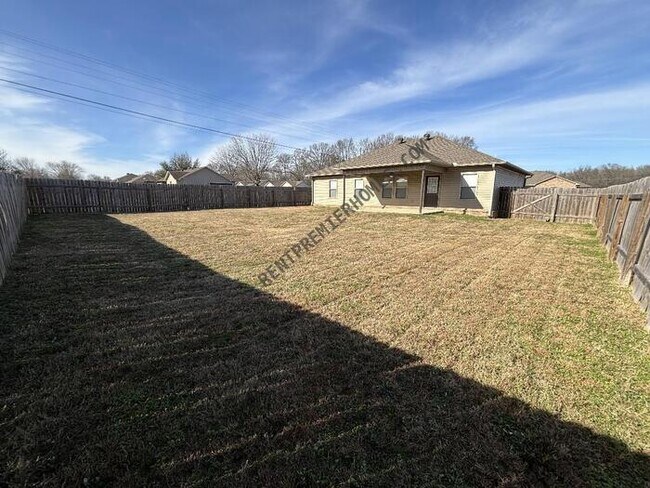 Building Photo - 10 Jennifer Cove