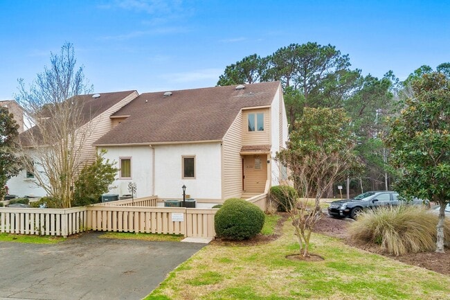 Building Photo - 4088 Fairway Lakes Dr