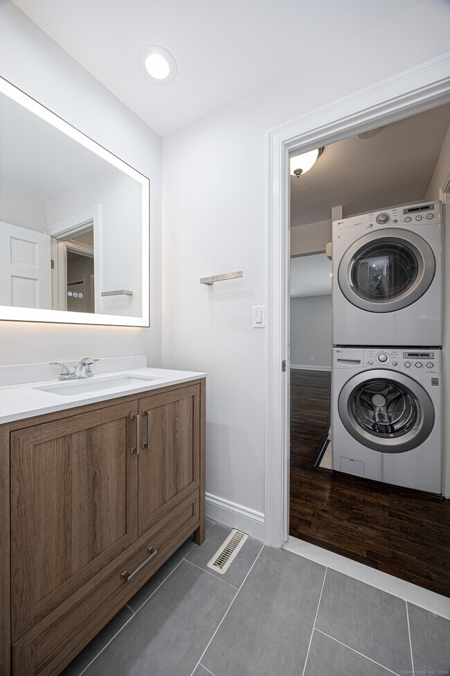 Building Photo - 516 Vincelette St