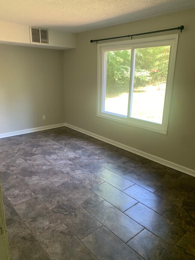 Building Photo - 5812 Sailboat Pointe