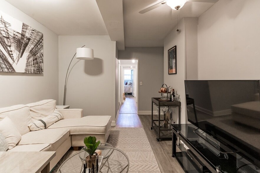 Building Photo - 7531 N Seeley Ave