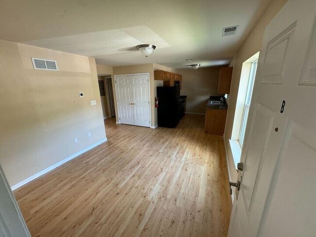 Building Photo - 601 Honeysuckle Ln