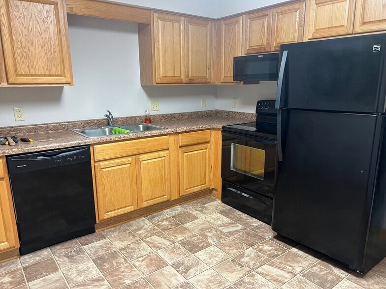Building Photo - 2880 Eastbrook Dr