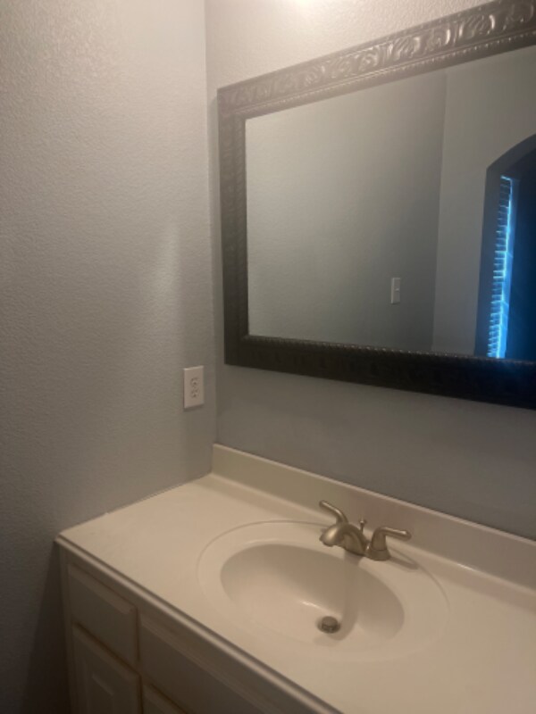 Building Photo - 4205 Lansbury Dr