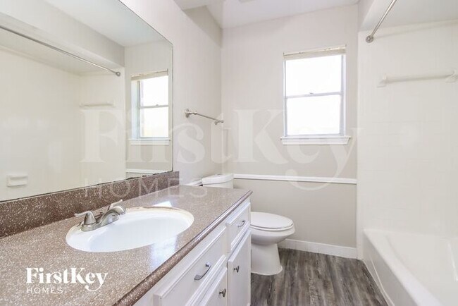 Building Photo - 4903 Shatner Dr