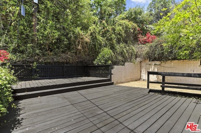 Building Photo - 5940 Manola Way