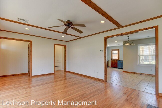 Building Photo - 3 br, 2 bath House - 807 S Littler Ave