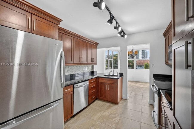 Building Photo - 16565 NE 26th Ave