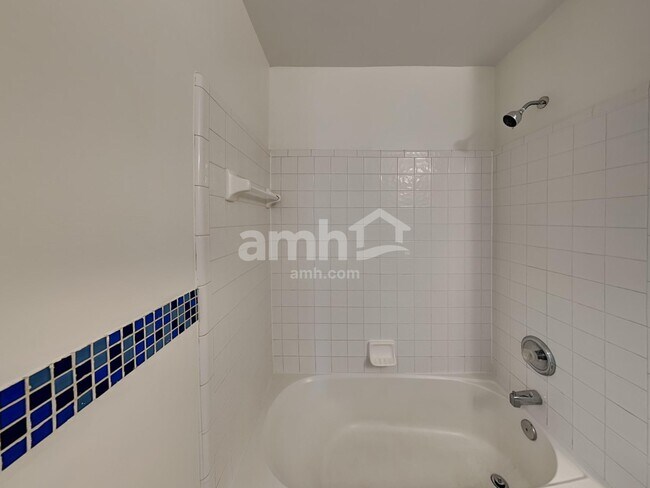 Building Photo - 3741 Woodbriar Dr