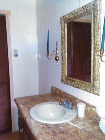 Building Photo - 8310 Middle Butler Rd