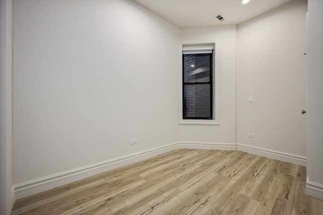 Building Photo - 1710 W Belmont Ave