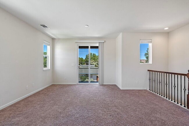 Building Photo - Welcome to this beautiful Carson City townhome available for rent