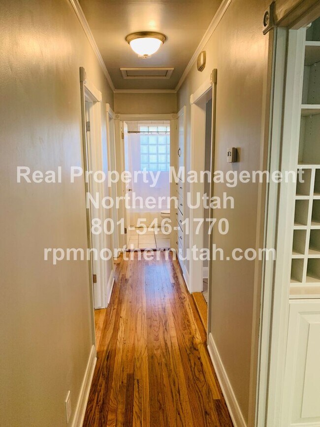 Building Photo - Beautiful 4 Bed 2 Bath Ogden Home Coming S...