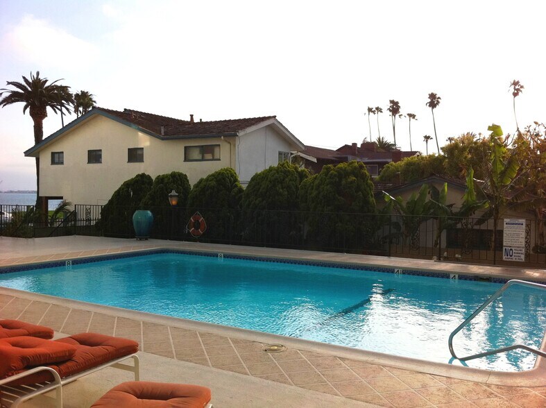 Large heated pool - 2601 E Ocean Blvd