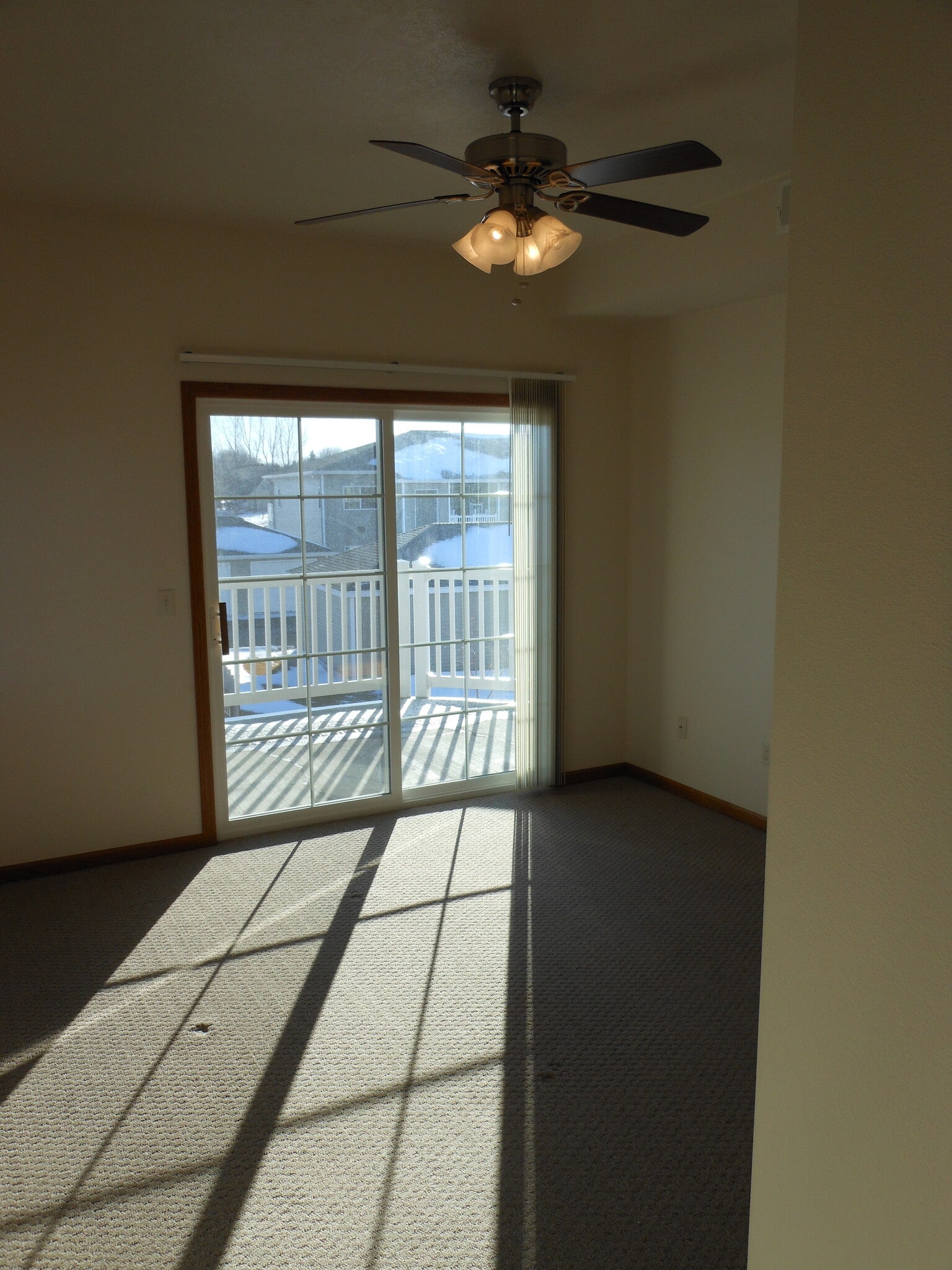 Building Photo - 1323 Main Ave S