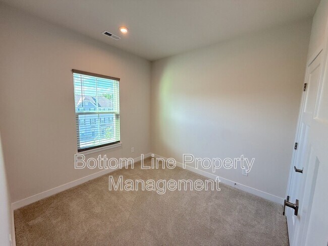 Building Photo - 1612 Aspire St