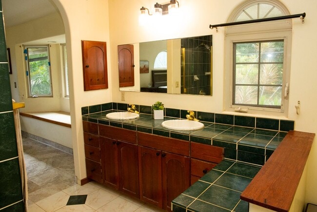 Building Photo - Spacious 4-Bedroom Retreat in Haiku with Stunning Natural Light