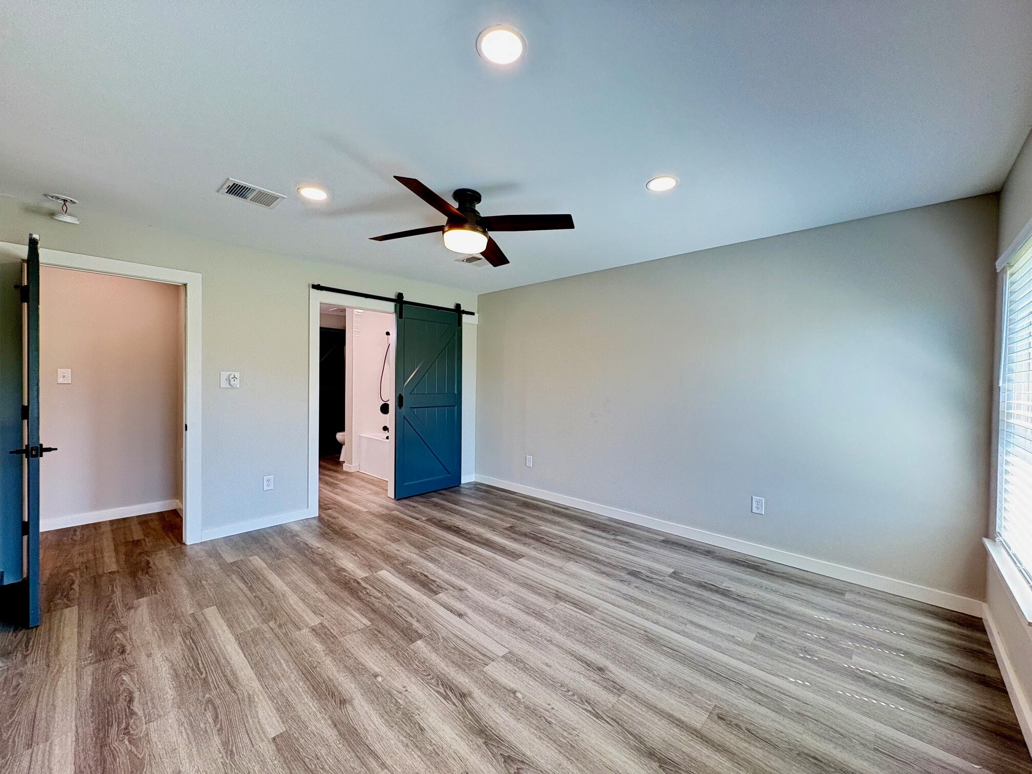 Master Bed (alt) - 45263 Stringer Bridge Rd