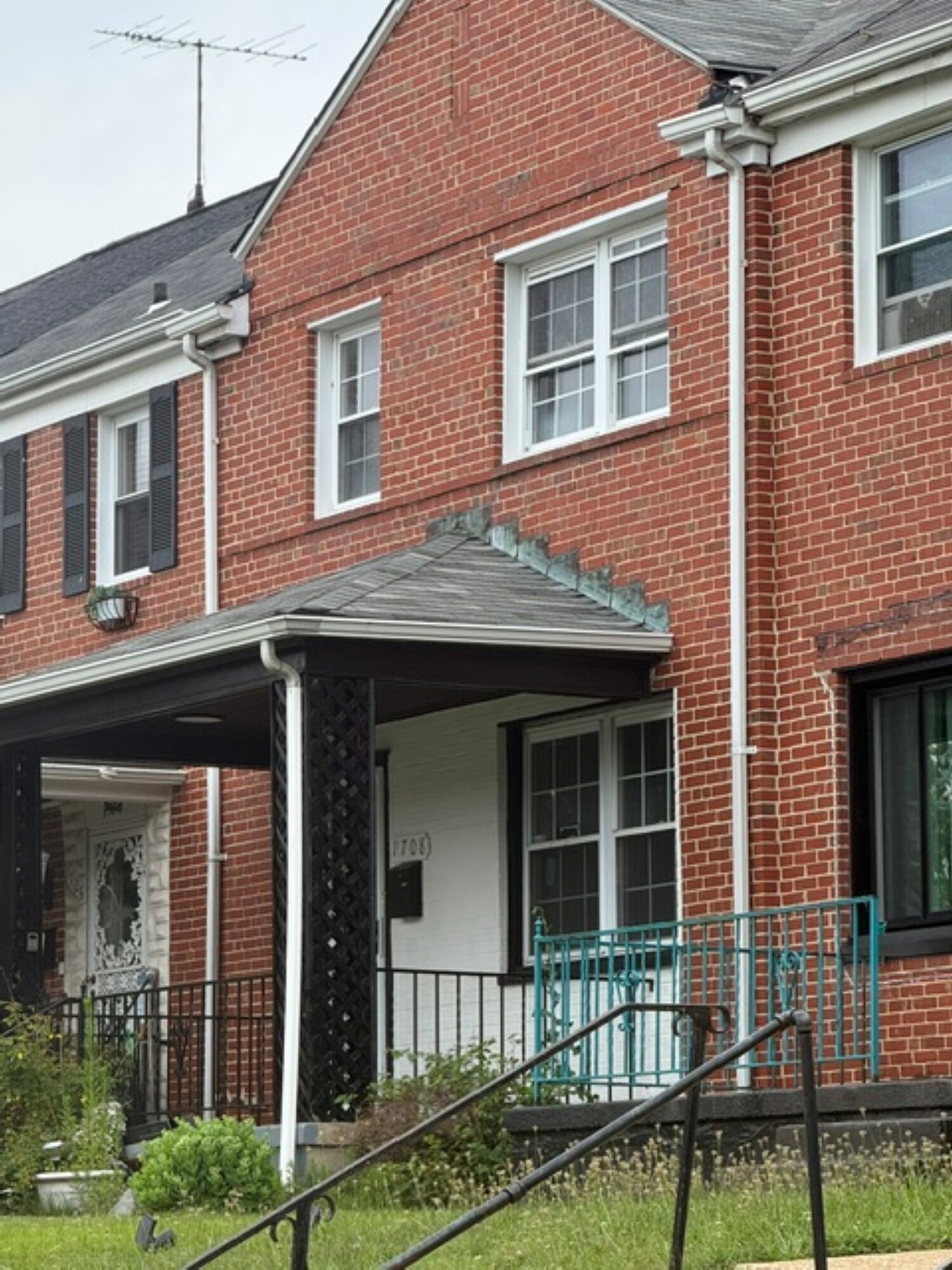 Building Photo - 1708 Hartsdale Rd
