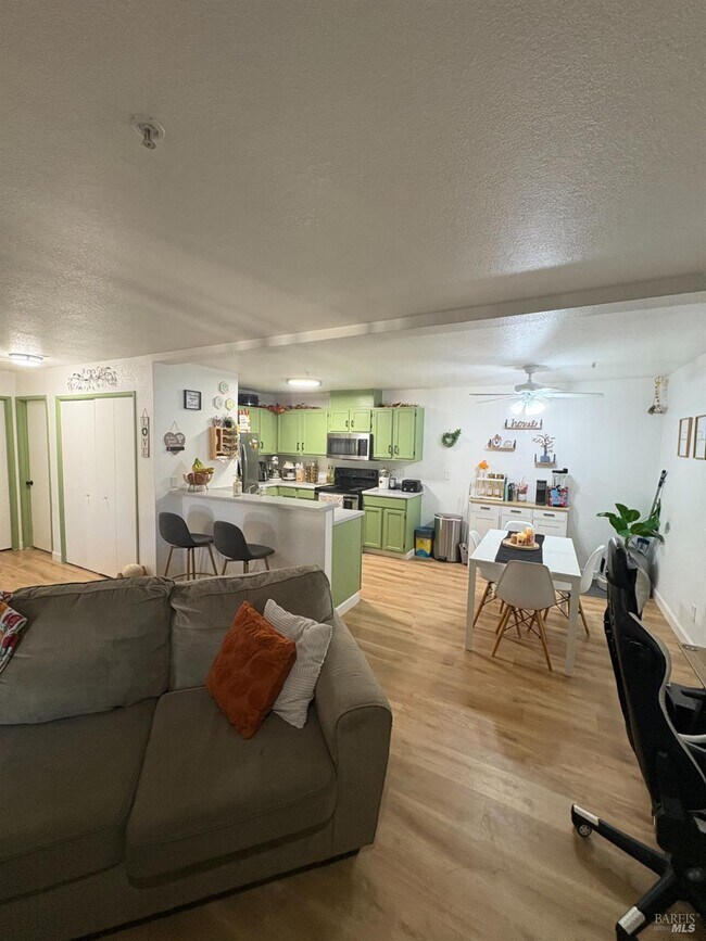 Building Photo - 136 Sea Crest Cir