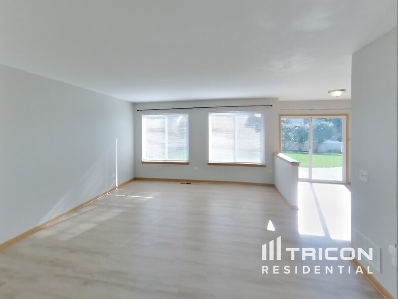 Building Photo - 50 Raven Dr