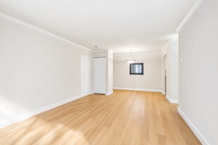 Building Photo - 18334 Streamside Dr