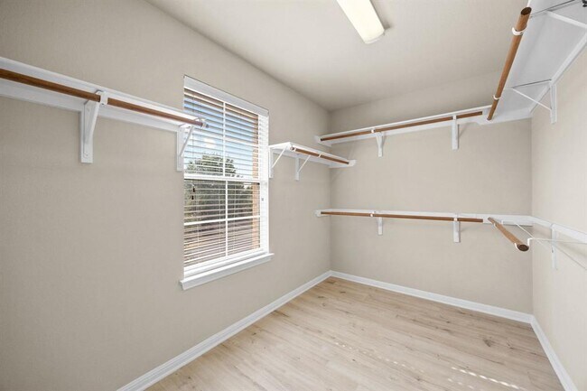 Building Photo - 13713 Glen Mark Dr