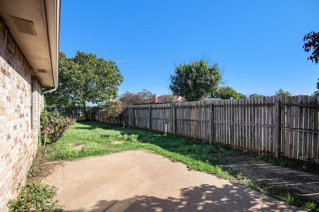Building Photo - 6600 Brookhaven Ct