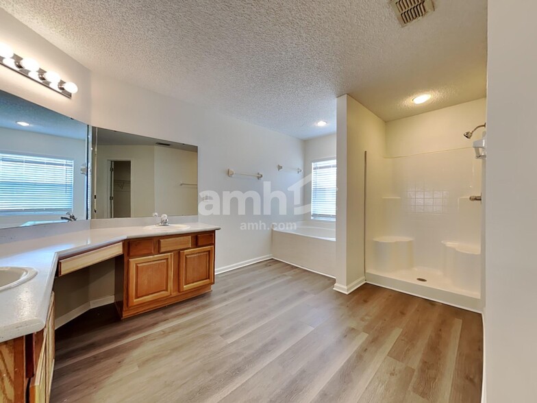 Building Photo - 2613 Fox Creek Dr