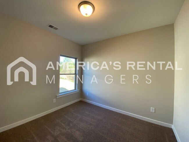 Building Photo - Home for Rent in Lincoln, AL!