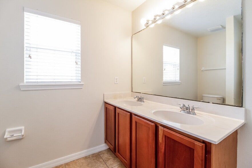 Building Photo - 4385 Spring Blossom Dr