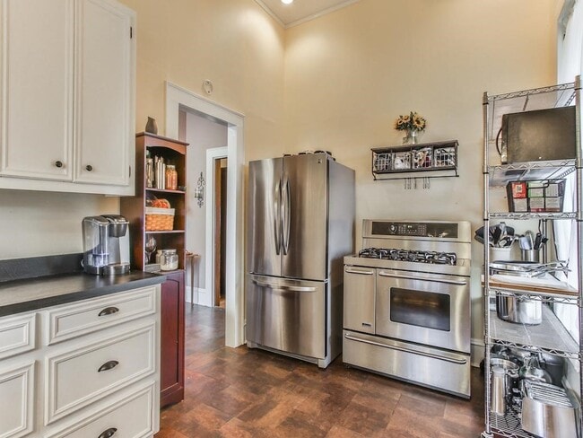 Building Photo - 509 E Luhn St