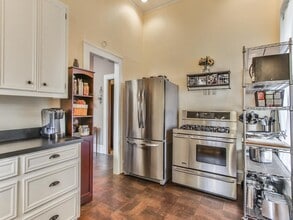 Building Photo - 509 E Luhn St