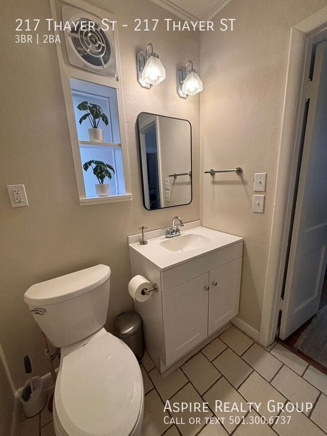 Building Photo - Newly Remodeled Furnished Rental In Capito...