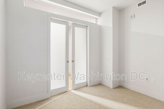 Building Photo - 45 Sutton Square SW