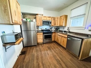 Building Photo - 215 Prospect St