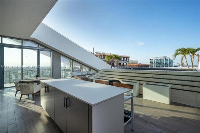 Building Photo - 88 SW 7th St