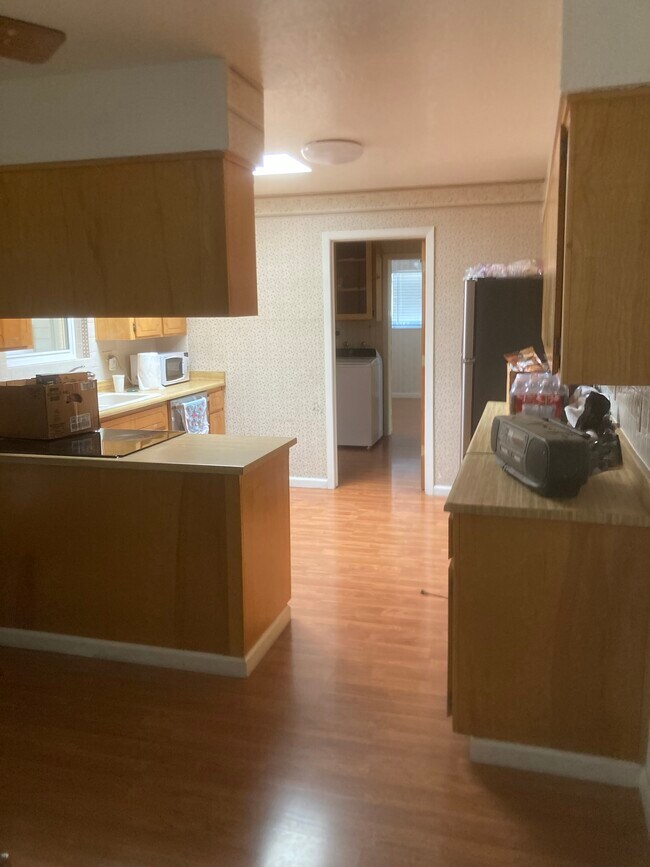 Building Photo - 960 Arrowhead Dr