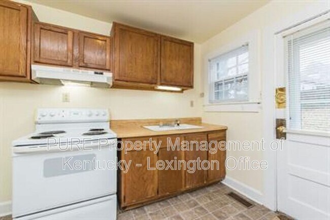 Building Photo - 7 Dogwood Ln