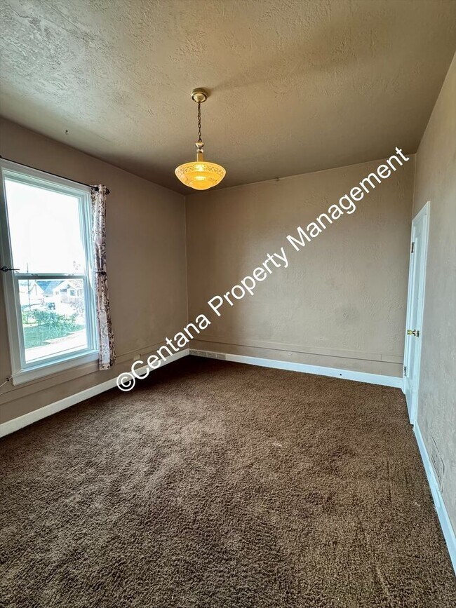 Building Photo - 909-911 Antimony
