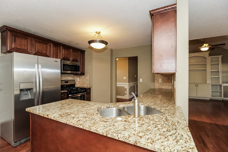 Building Photo - 2684 Candler Dr